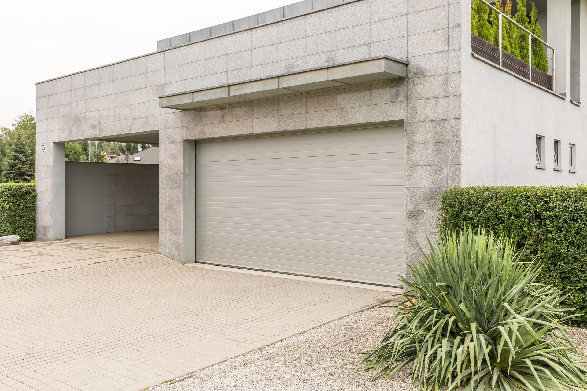 Read more about the article How to Choose an Energy-Efficient Garage Door
